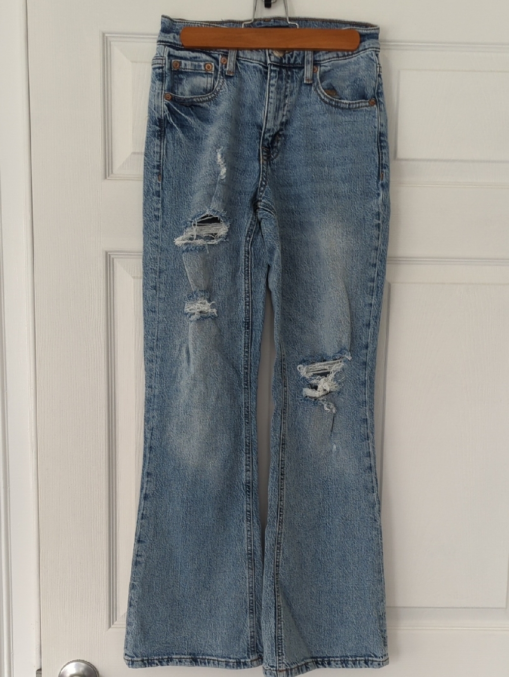 Aeropostale Light Wash Distressed Flared Jeans Teen 00 short